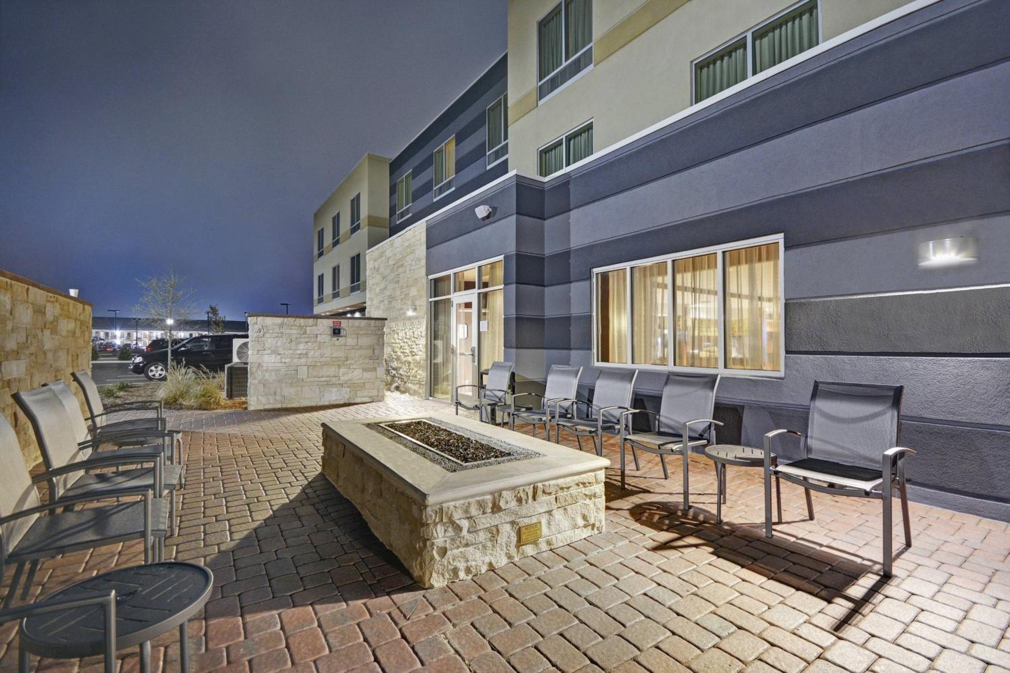 Fairfield Inn & Suites By Marriott Savannah Sw/Richmond Hill Exterior foto